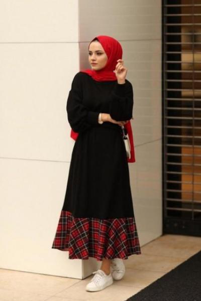 pnk 409 etek ucu kareli triko elbise siyah