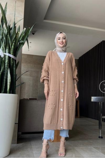 Taşlı düğmeli kabartmalı Hırka camel TCN4051